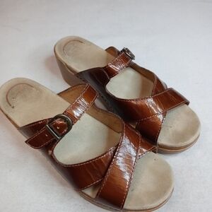Dansko Sela women brown patent leather open toe mu